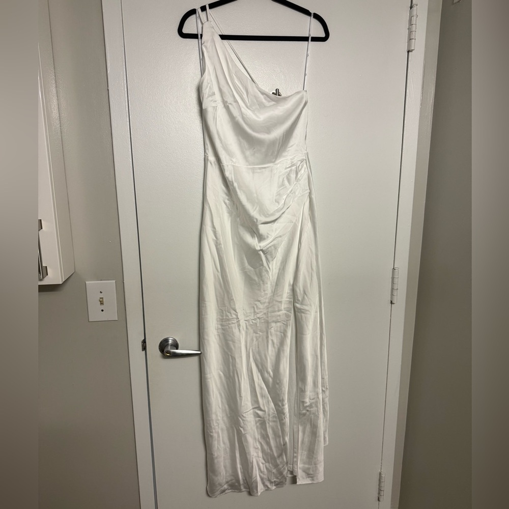 Lulu's Chic White One-Shoulder Dress